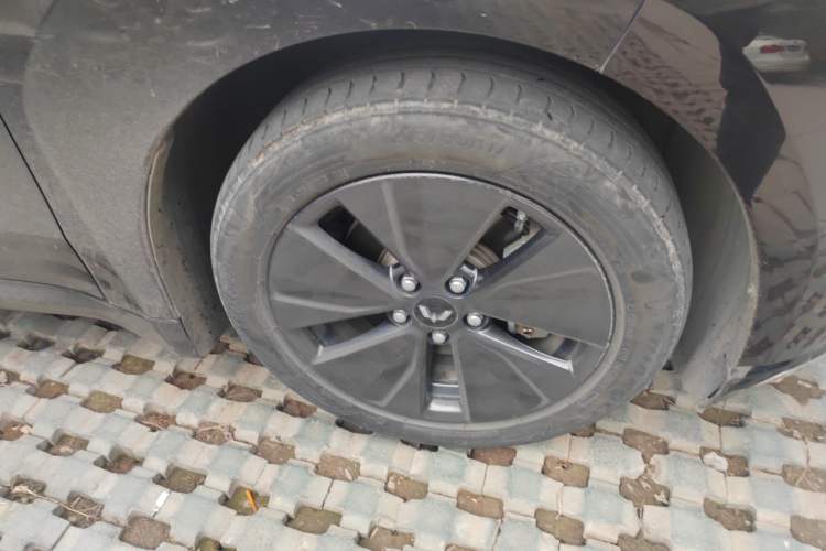 Used Wuling Xingguang 2023 70 Standard Edition Right Front Wheel Hub