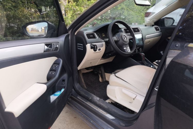 Used Volkswagen Sagitar 2014 Revised Version 1.6L Automatic Comfort Edition Driver Seat