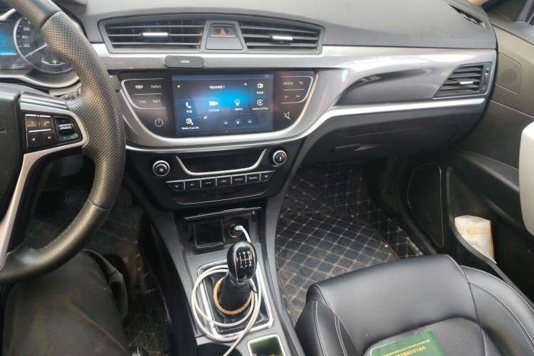 Used Geely Auto Emgrand 2017 Sedan Million Edition 1.5L Manual Upward Connect Version Gear Lever