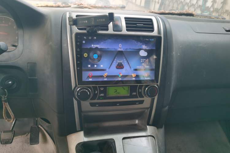 Used Jinbei Express 2020 2.0L Upgraded Version China V Emission Standard 6-Seater V19 Audio And AC Panel