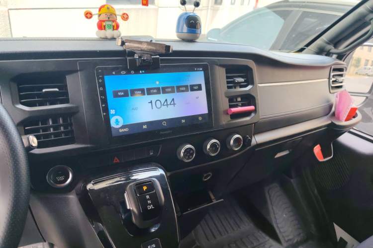 Used JMC Fushun 2023 2.0T Automatic Mid-Range Mid-Roof Commercial Multi-Purpose 7-Seater Passenger Vehicle
