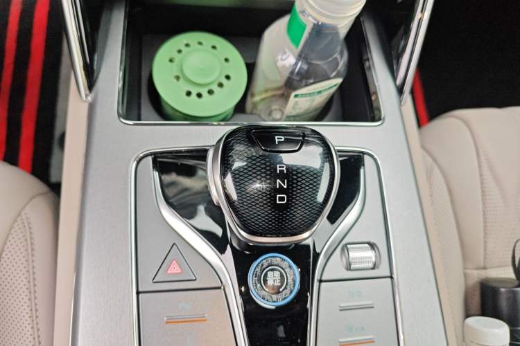 Used BYD Tang New Energy 2024 DM-i Glory Edition 112KM Prestige Model Gear Lever