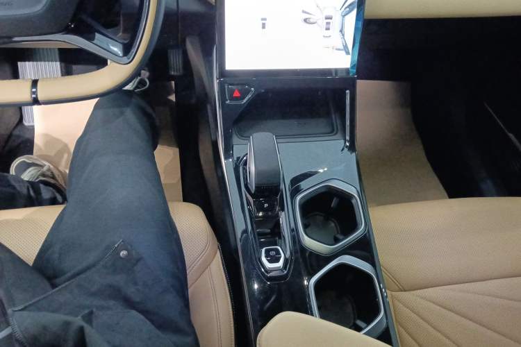 Used Geely Auto FX11 2023 1.5TD DCT Prestige Edition Gear Lever