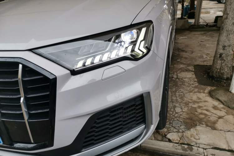 Used Audi Q7 2022 55 TFSI quattro S line Sport model Left Front Headlight