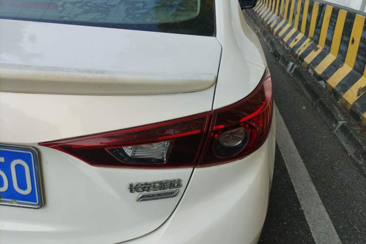 Used Mazda Mazda 3 Axela 2014 Sedan 1.5L Automatic Luxury Model