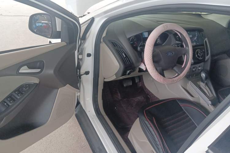 Used Ford Focus 2012 Sedan 1.6L Automatic Comfort Model
