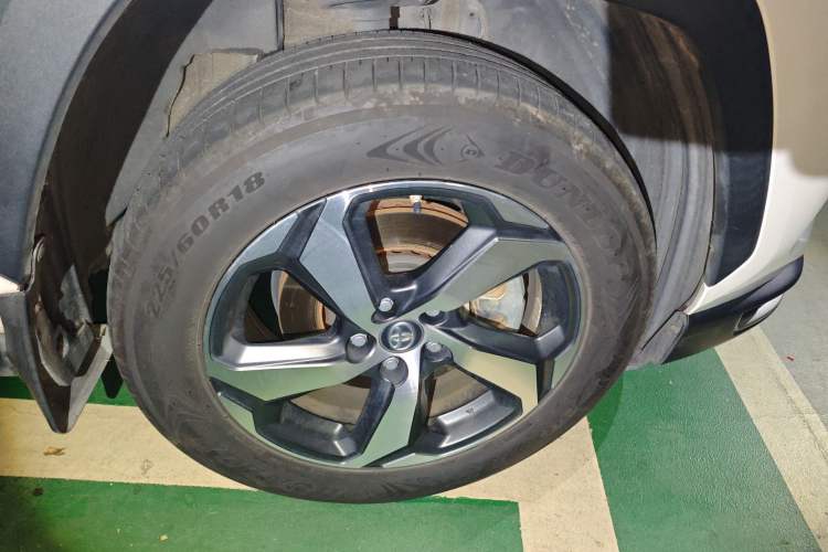 Used Toyota RAV4 Rongfang Plug-in Hybrid 2021 2.5L Two-Wheel Drive Elite Pro Right Front Wheel Hub