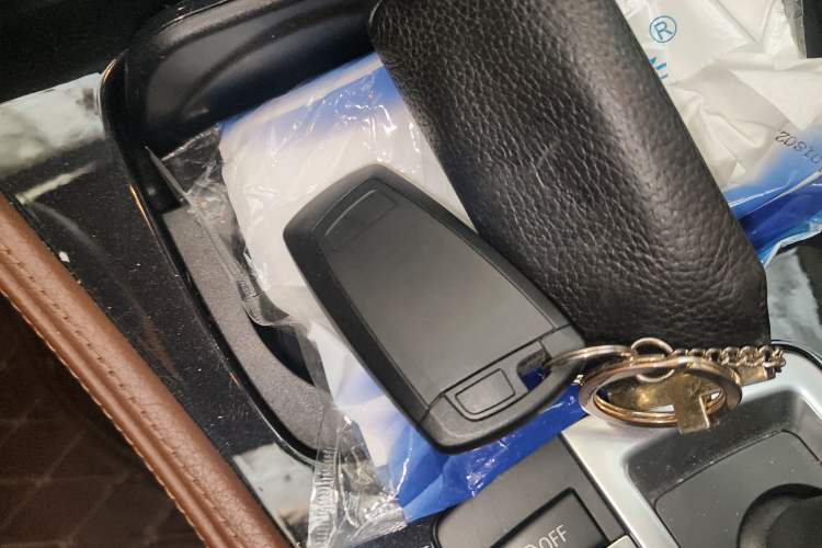 Used BMW 5 Series 2015 520i Elegant Edition
