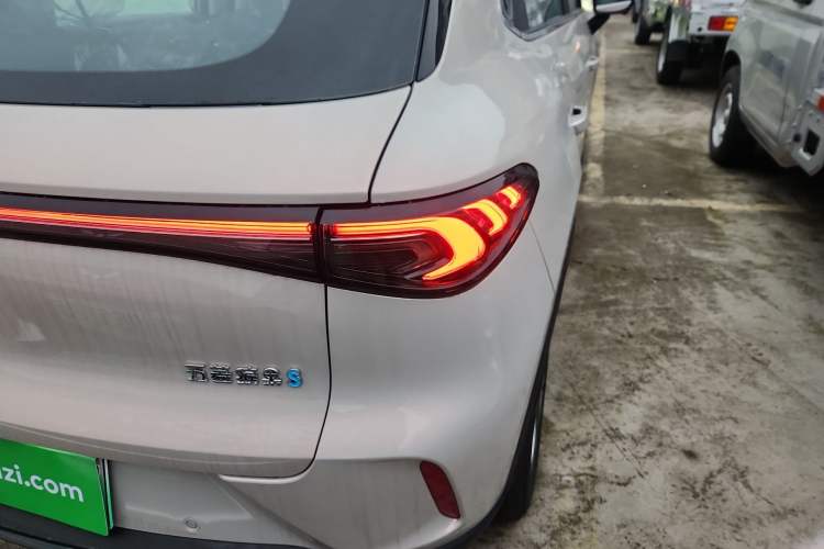 Used Wuling Bingo S 2025 Model 430km Deluxe Edition
