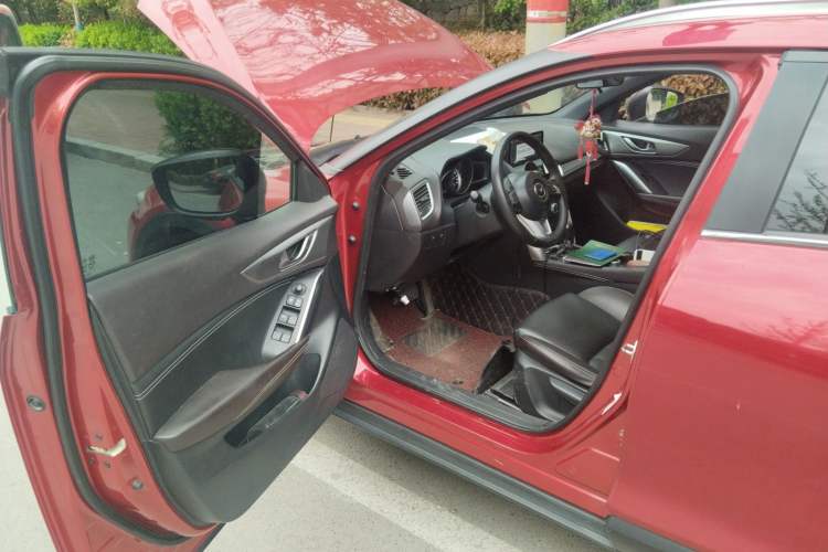 Used Mazda CX-4 2016 2.0L Automatic 2WD Blue Sky Luxury Edition Interior 3