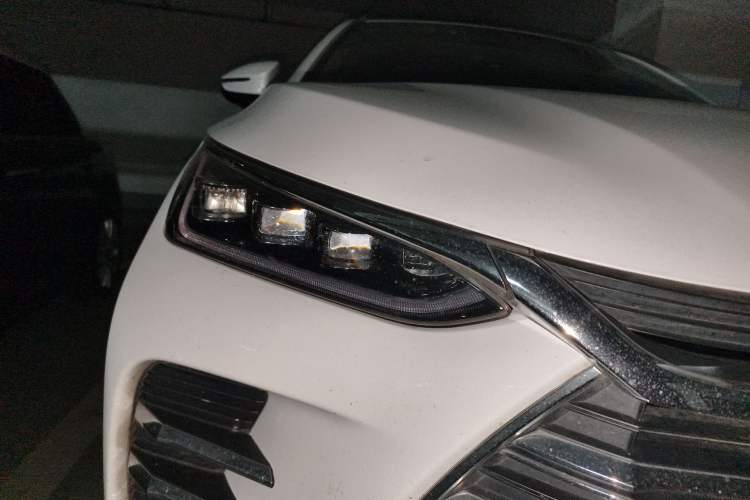 Used BYD Tang New Energy 2018 DM 2.0T All-Wheel Drive Smart Connectivity Luxury Model 7 Seats China V Emission Standard
