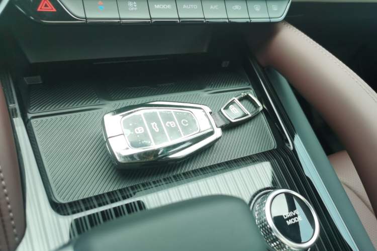 Used Geely Auto Monjaro L 2024 2.0TD High-Power Automatic Two-Wheel Drive Yunqi Version Vehicle Key