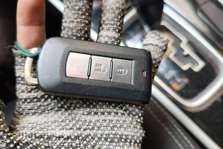 Used Mitsubishi Outlander 2018 2.0L Two-Wheel Drive Glory Edition 5 Seats Vehicle Key