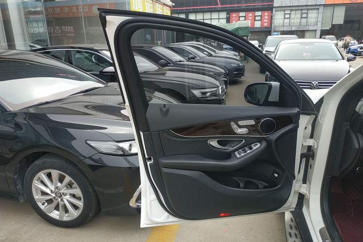 Used Mercedes-Benz GLC 2019 GLC 260 L 4MATIC Dynamic Model Interior 7