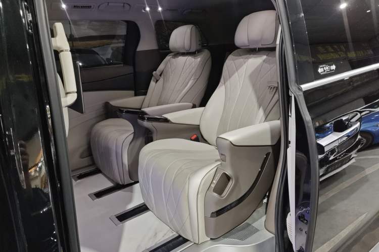 Used Denza D9 2022 DM-i 970 Four-Wheel Drive Prestige Model