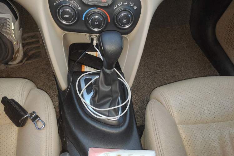 Used Fiat Viaggio 2012 1.4T Automatic Enjoyment Edition Gear Lever