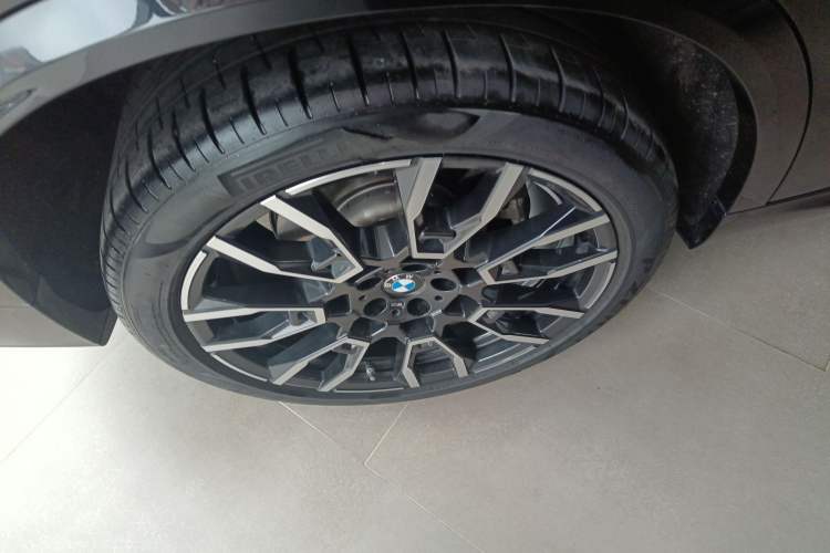Used BMW X5 2023 xDrive 40Li M Sport Night Edition Package Right Rear Wheel Hub