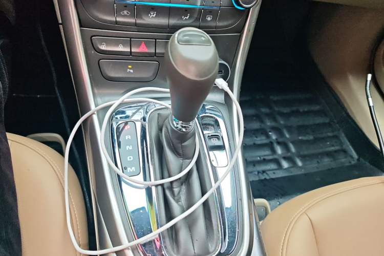 Used Chevrolet Malibu 2014 2.0L Automatic Comfort Edition Gear Lever