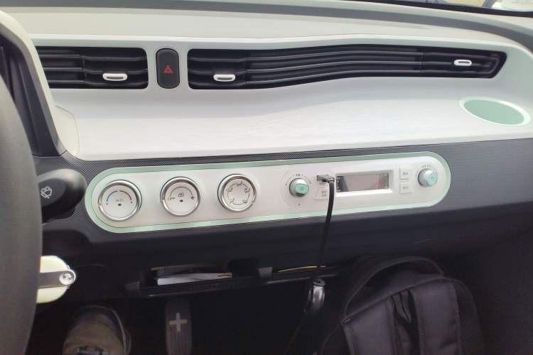 Used Wuling Hongguang MINIEV 2022 Macaron Premium Model – Lithium Iron Phosphate Audio And AC Panel