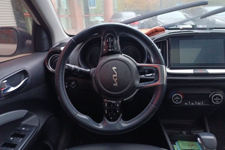 Used Kia kx1 Stonic 2021 1.4L CVT Sunroof Model Steering Wheel