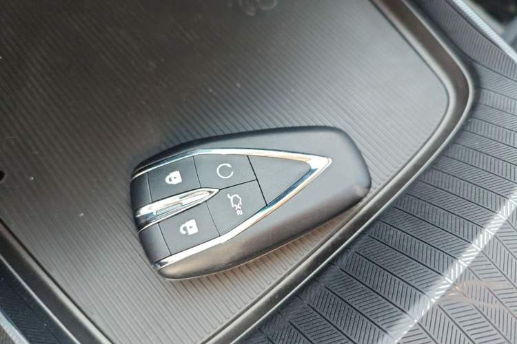 Used CHANGAN Eado PHEV 2025 Smart New Blue Whale 145KM High-Energy Edition
