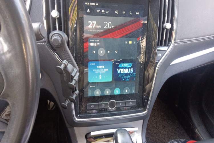 Used Roewe RX5 2018 20T Two-Wheel Drive Automatic Internet Smart Edition Audio And AC Panel