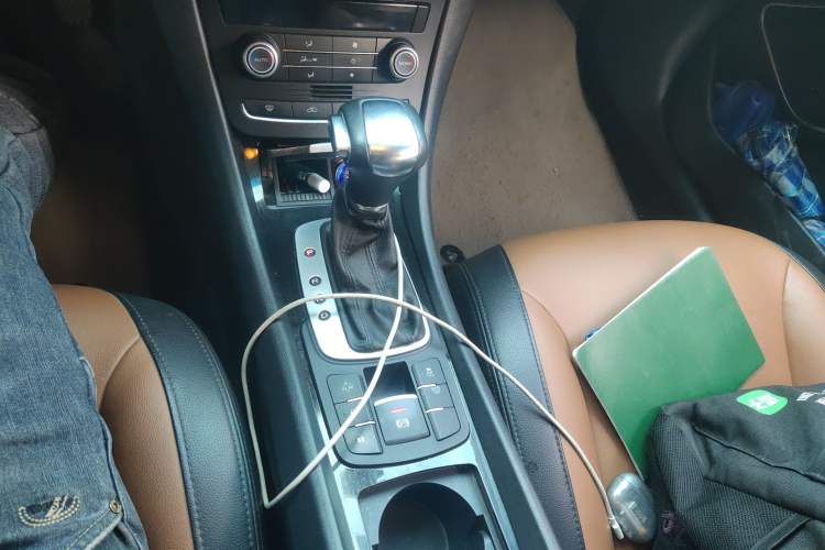 Used Roewe e550 2016 Deluxe Edition Gear Lever