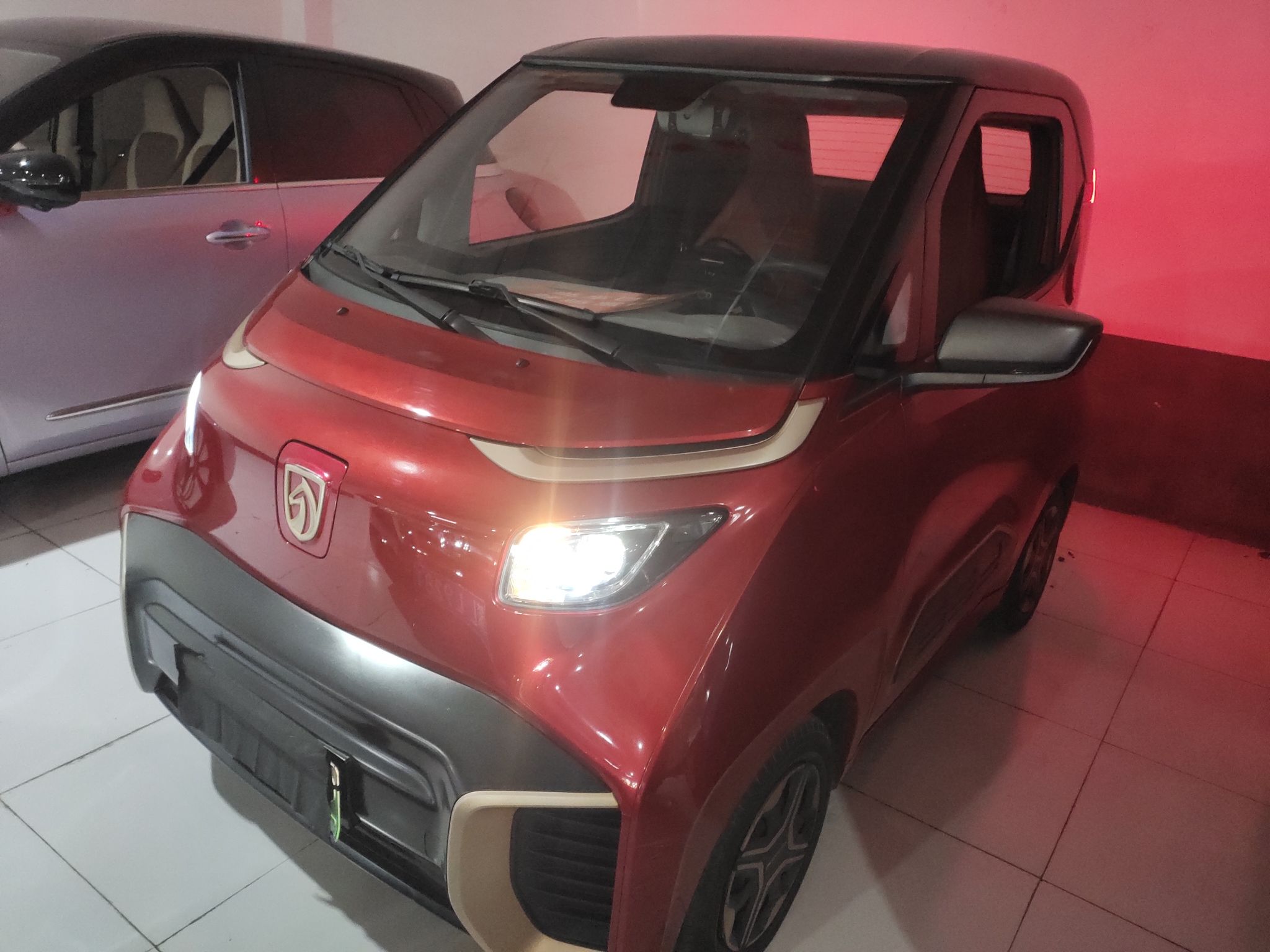 Под передней частью автомобиля