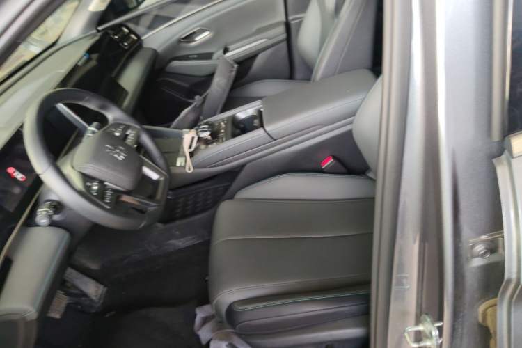 Used BYD Qin L 2025 DM-i Smart Drive 120KM Leading Model Left Front Seat