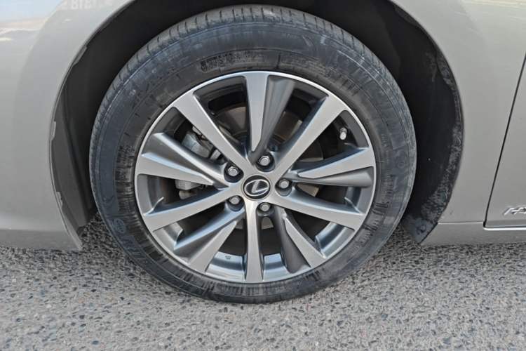 Used Lexus ES 2020 300h Premier Edition
