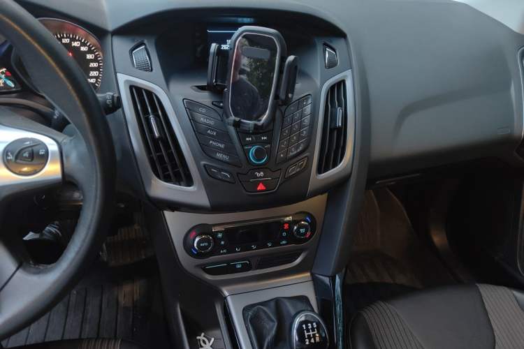 Used Ford Focus 2012 Hatchback 1.6L Manual Fashion Edition
