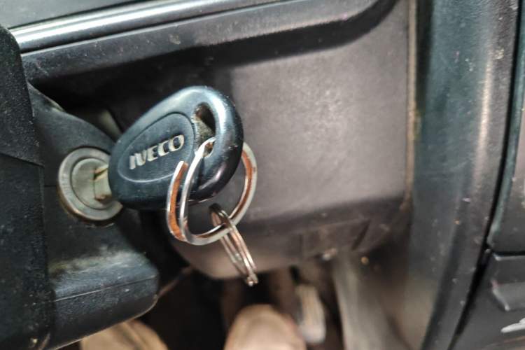 Used Iveco Daily 2017 2.5T A35 Passenger Van 5-7 Seats Model 47Z5 Vehicle Key