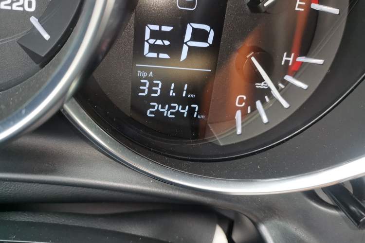 Used Zotye SR9 2017 2.0T Automatic Ultimate Edition Odometer Close Up