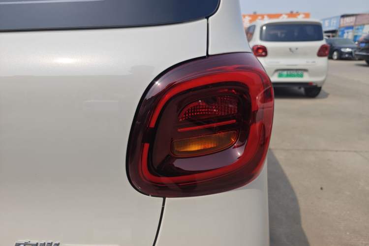 Used Wuling Hongguang MINIEV 2025 Four-Door Version Advanced Edition Right Rear Taillight