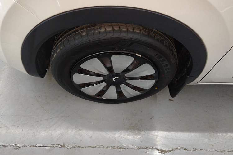 Used Wuling Bingo 2024 333 km Enjoyment Version Left Front Wheel Hub