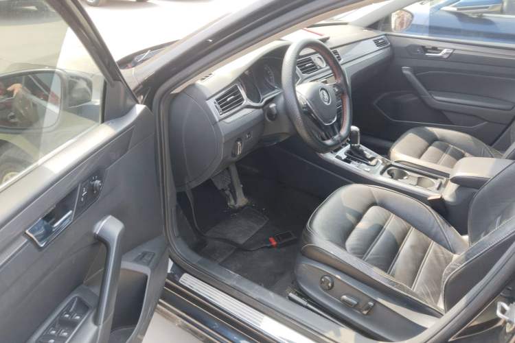 Used Volkswagen Passat 2016 330TSI DSG Luxury Edition Driver Seat