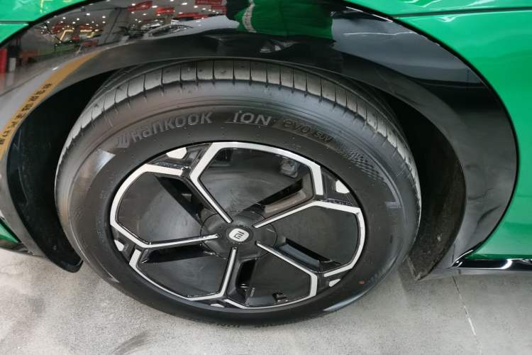 Used Xiaomi Auto YU7 2025 Ultra-Long Range All-Wheel Drive Pro Version
