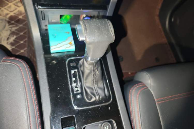 Used Yema T70 2016 1.8T CVT Elegant Model Gear Lever