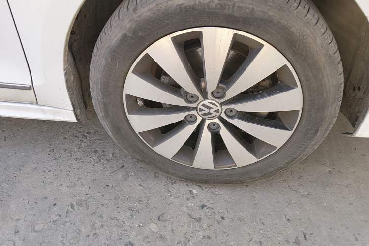 Used Volkswagen Sagitar 2018 280TSI DSG Comfort Model Right Front Wheel Hub