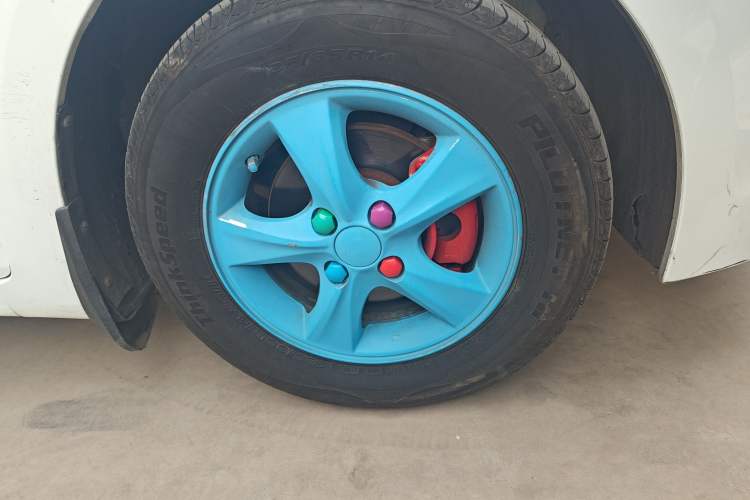 Used Hyundai Verna (older generation) 2014 1.4L Manual Smart GLS Trim Right Front Wheel Hub