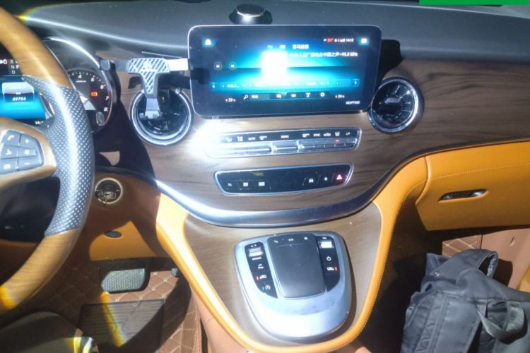 Used Mercedes-Benz V-Class 2020 V 260 Avantgarde Edition Audio And AC Panel