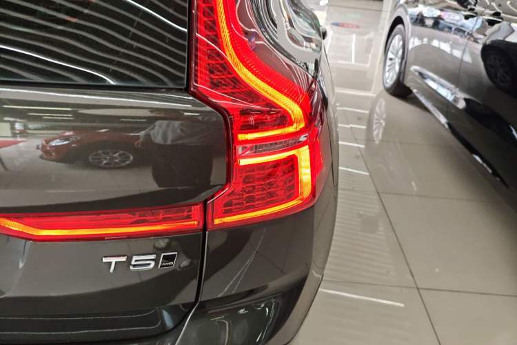 Used Volvo XC60 2021 T5 4x4 Smart Luxury Edition