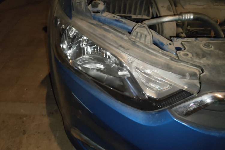 Used Chevrolet Aveo Sonic 2014 Sedan 1.6SX AT Fashion Edition Right Front Headlight