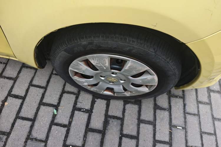 Used Toyota Yaris 2011 1.6E Automatic Charm Edition Right Front Wheel Hub