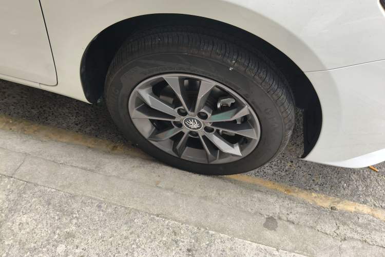 Used BYD Qin 2019 1.5L Automatic Luxury Model Right Front Wheel Hub