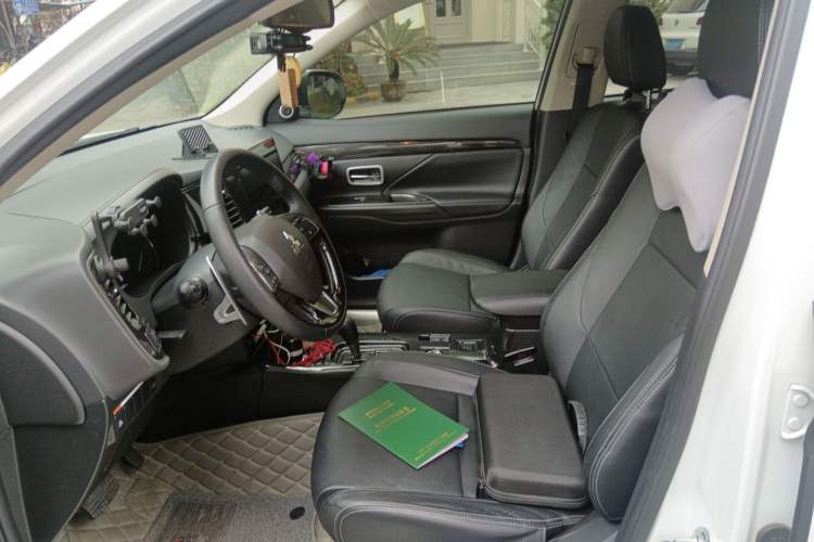 Used Mitsubishi Outlander 2018 2.4L 4x4 Prestige Edition 7 Seats Left Front Seat