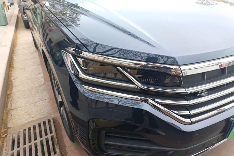 Used Volkswagen Touareg 2022 3.0 TSI Prestige Edition Classic Sport Package Right Front Headlight