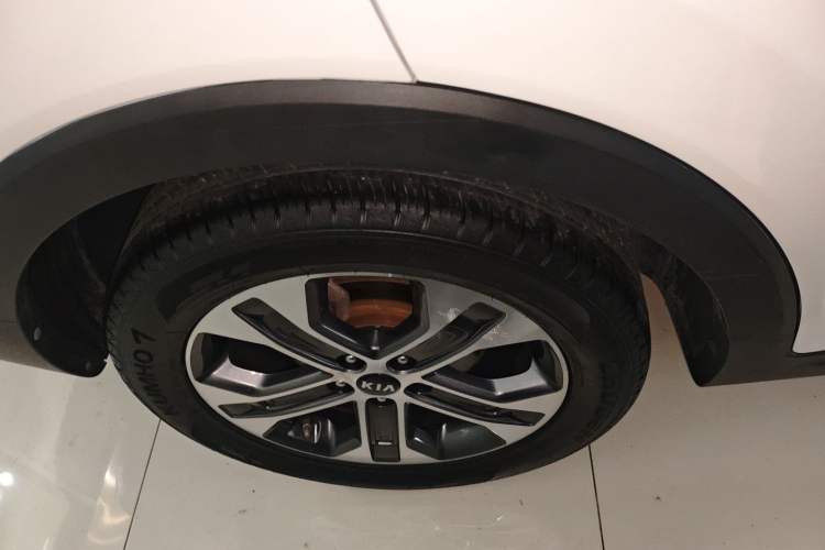 Used Kia Sportage R 2019 2.0L Automatic Smart Luxury Edition Right Rear Wheel Hub