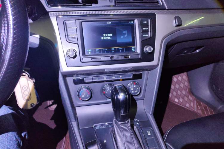 Used Volkswagen Lamando 2015 230TSI DSG Fashion Edition Audio And AC Panel