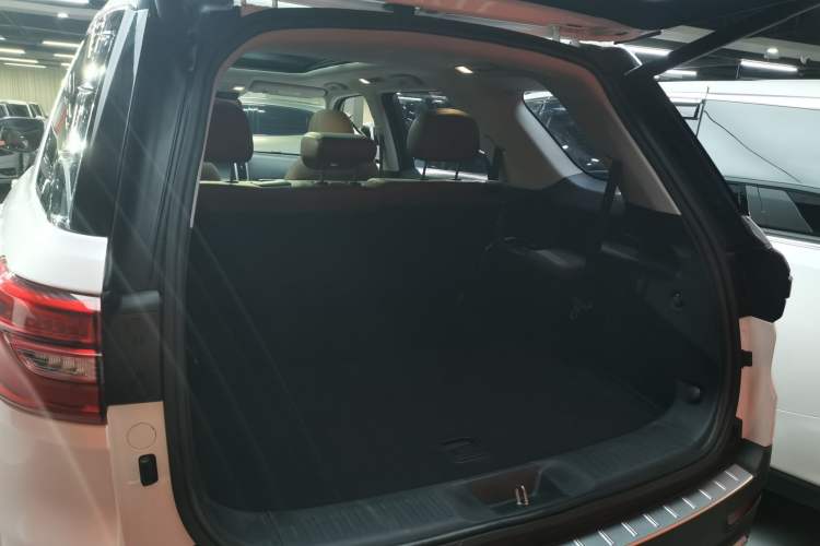 Used CHANGAN CS95 2017 2.0T Two-Wheel Drive Zhitu Edition Trunk